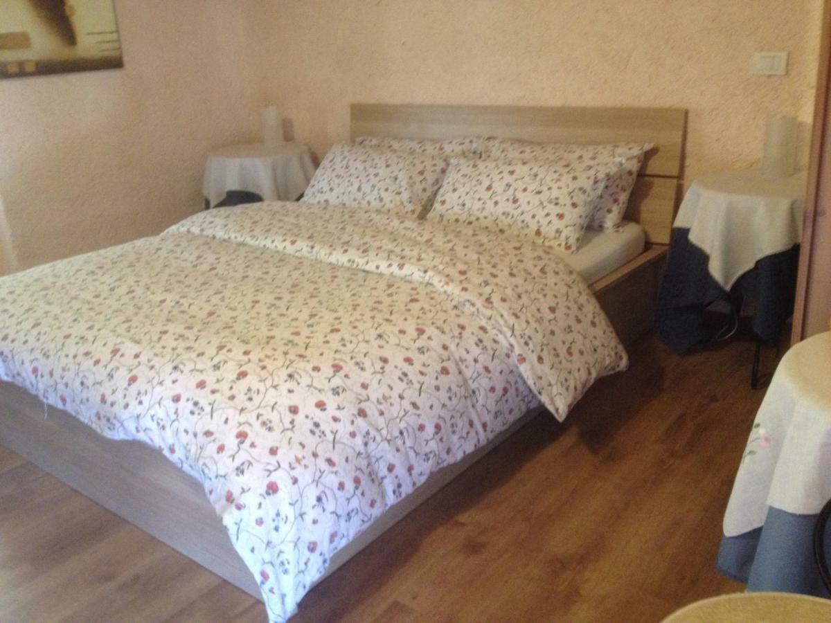 Bed and Breakfast La Tana Del Ghiro Porto Valtravaglia Exteriér fotografie